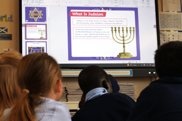 RE lessons learning about Judaism at rosherville academy