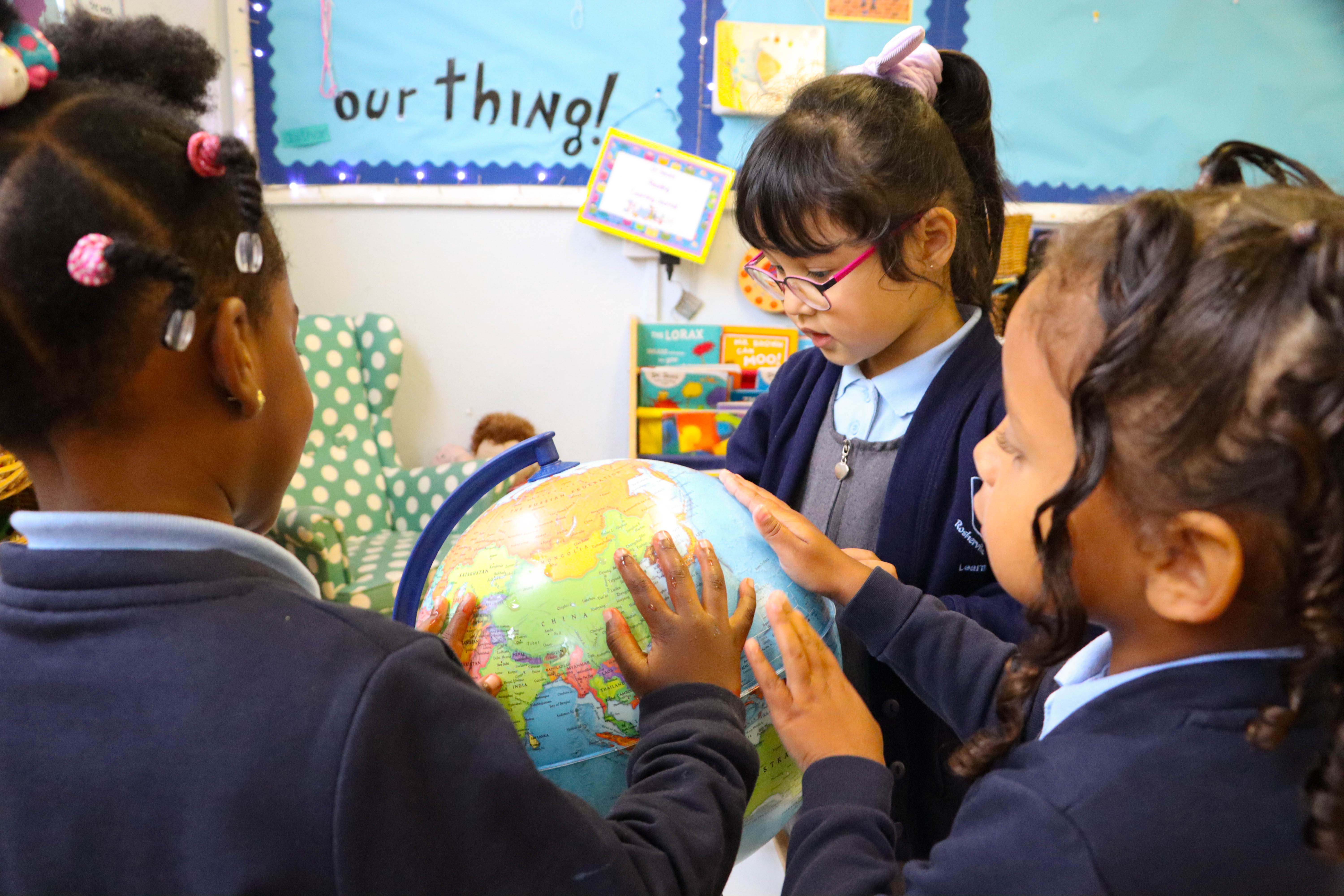 IMG_6769 children in eyfs looking at a globe in geography at rosherville academy